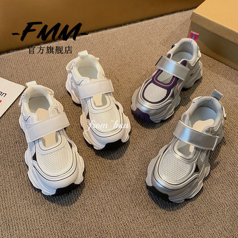 Sandalias deportivas de suela gruesa para mujeres 2024 verano nuevos zapatos de papá huecos de malla transpirables zapatos de agujero casuales de moda