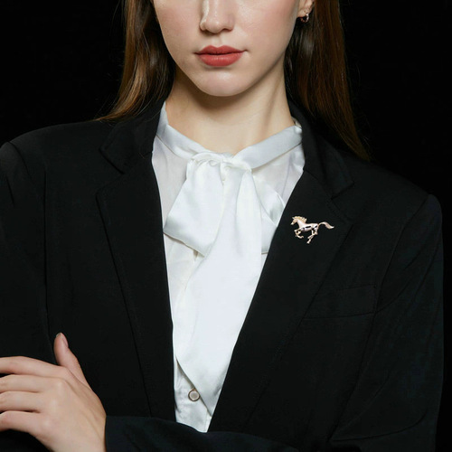 Modern Chinese Zodiac Horse Pin with High-Quality Fashion Accessories, Stylish and Three-Dimensional Horse-shaped Brooch