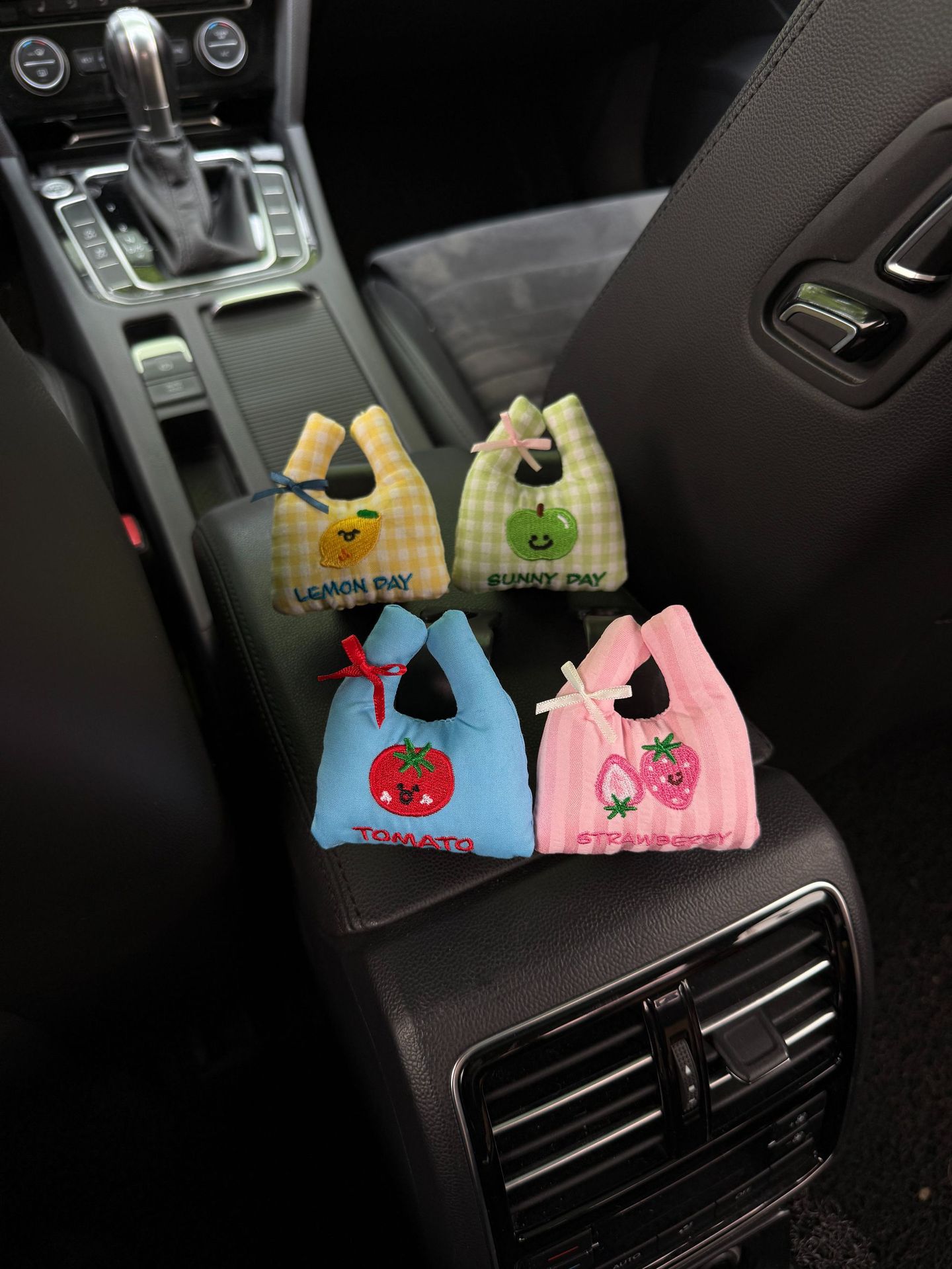 Car-mounted hook for in-car creative multifunctional storage, fruit shopping bag, tote bag hook for neat organization