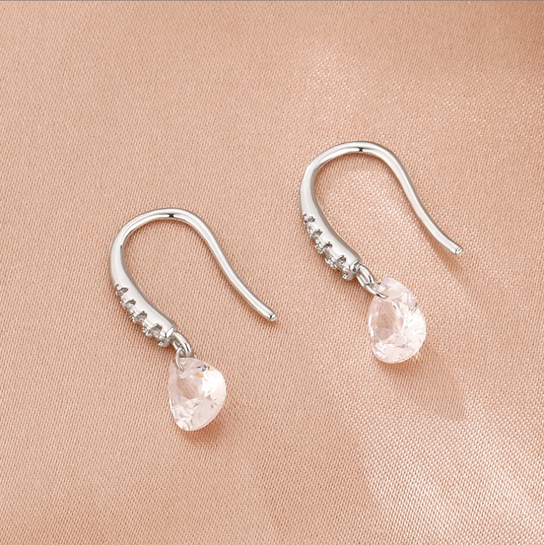 Gota de agua gancho de oreja de circón destello inteligente femenino exquisito sentido de alta gama Pendientes simples y compactos temperamento ligero lujo todo fósforo