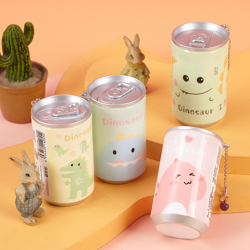 瓶の創意ミニはコーラ缶のウェットティッシュを持ち歩いています。|undefined