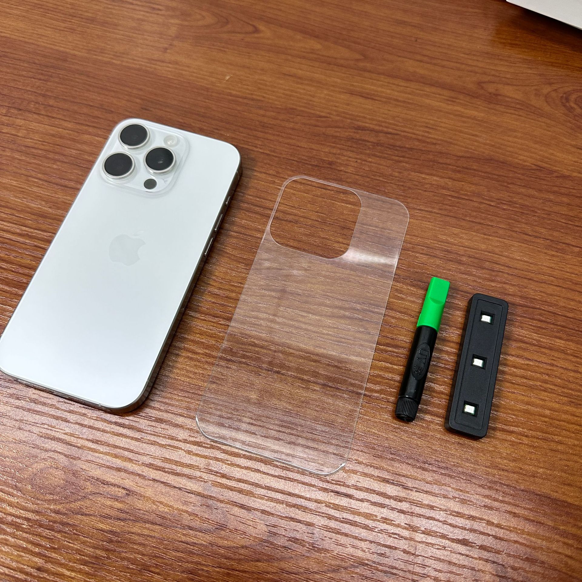 Aplicable a iPhone15 teléfono móvil etiqueta trasera película protectora de aluminio chapado iPhone15plus caliente flexión UV volver película protección