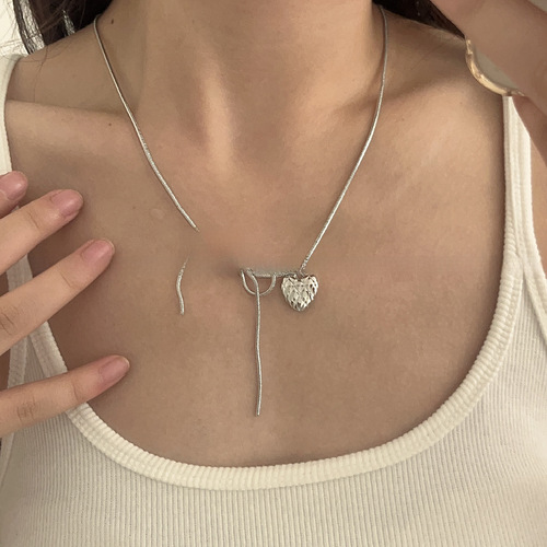 Design stylish silver butterfly knot lock chain, versatile, individual temperament, sweet and cool, fashionable necklace, heart lock chain