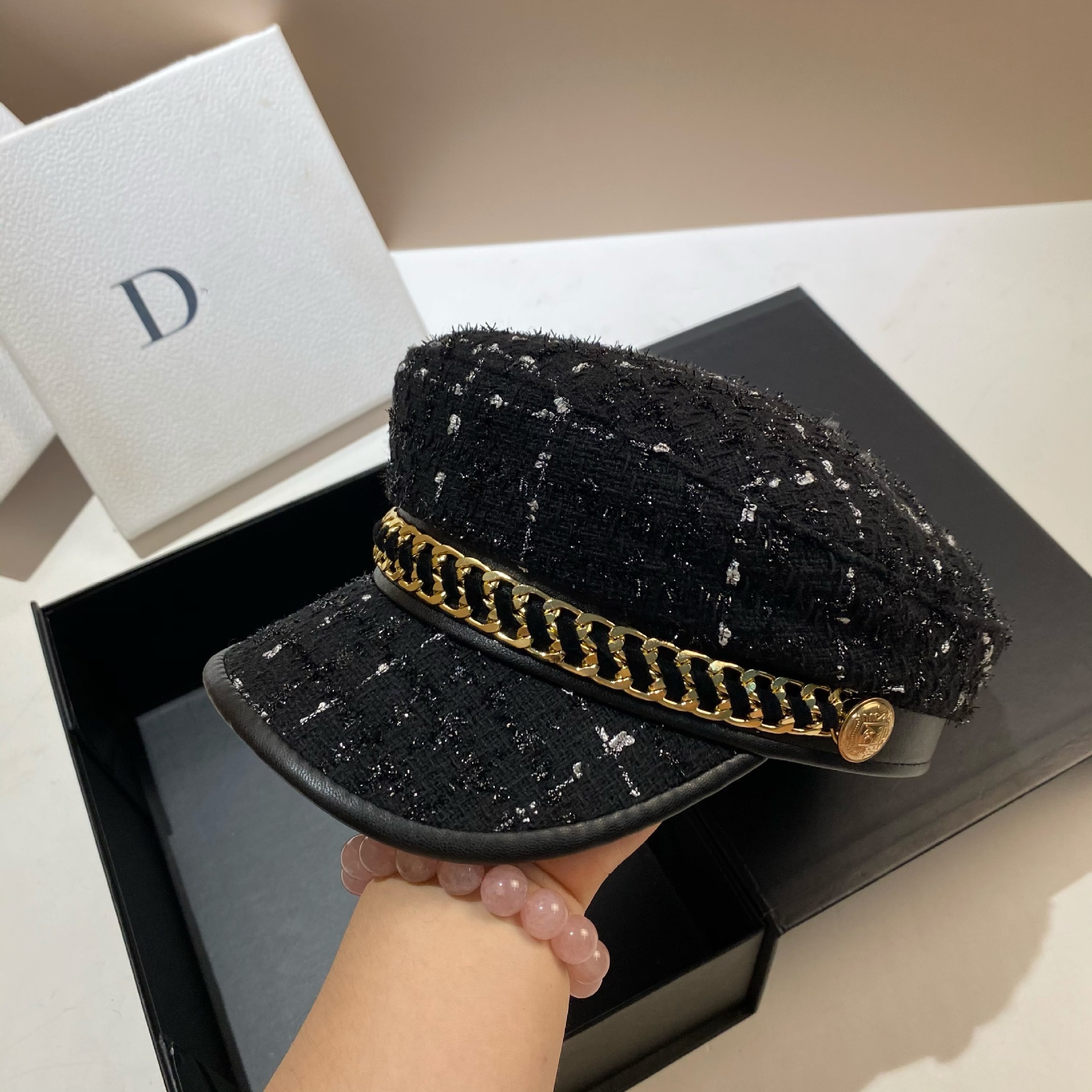 Xiaoxiangfeng Metallkette Marine Herbst und Winter glänzende Seide dicke Wolle vielseitige schwarze Zeitungsjungenmütze modische Unisex_voghion.com