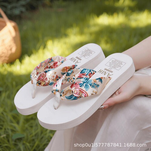 Women's Outdoor Worn-Thigh Thick Sole Flap Sandals with Flowers