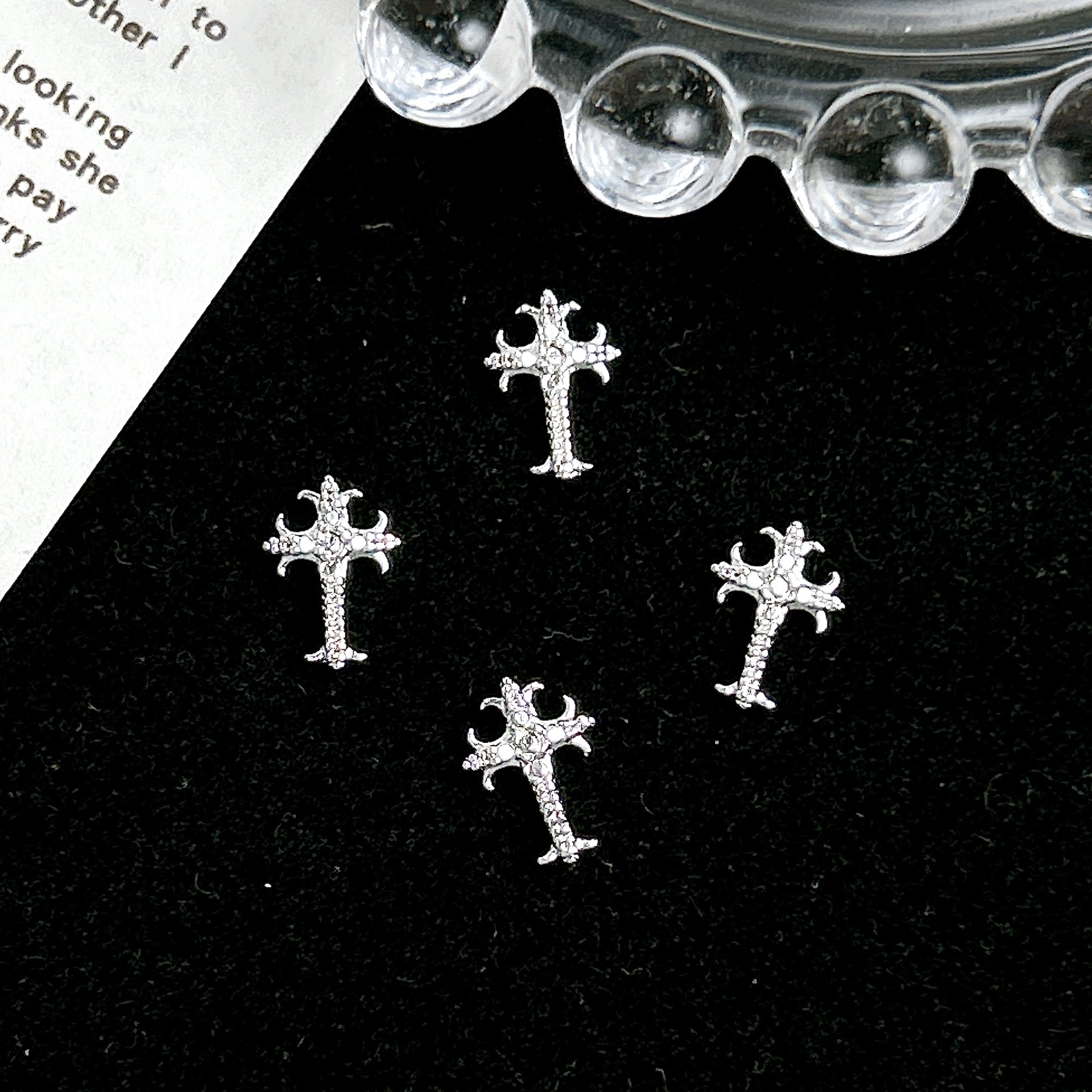 Ventas transfronterizas de joyas de manicuría cruces oro y plata super brillante diamante completo retro punk cruces joyas accesorios diy