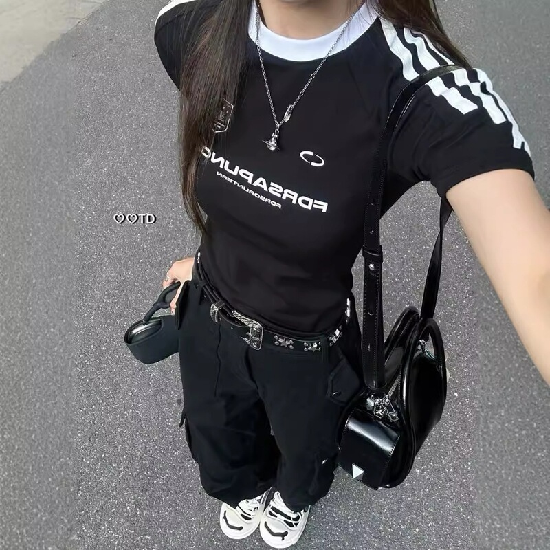 American Retro Three-Stripe Straight-Shoulder Short-Sleeve T-Shirt for Women, Summer 2025 New Slim-Fit Sports Crop Top American Retro Three-Stripe Straight-Shoulder Short-Sleeve T-Shirt for Women, Summer 2025 New Slim-Fit Sports Crop Top