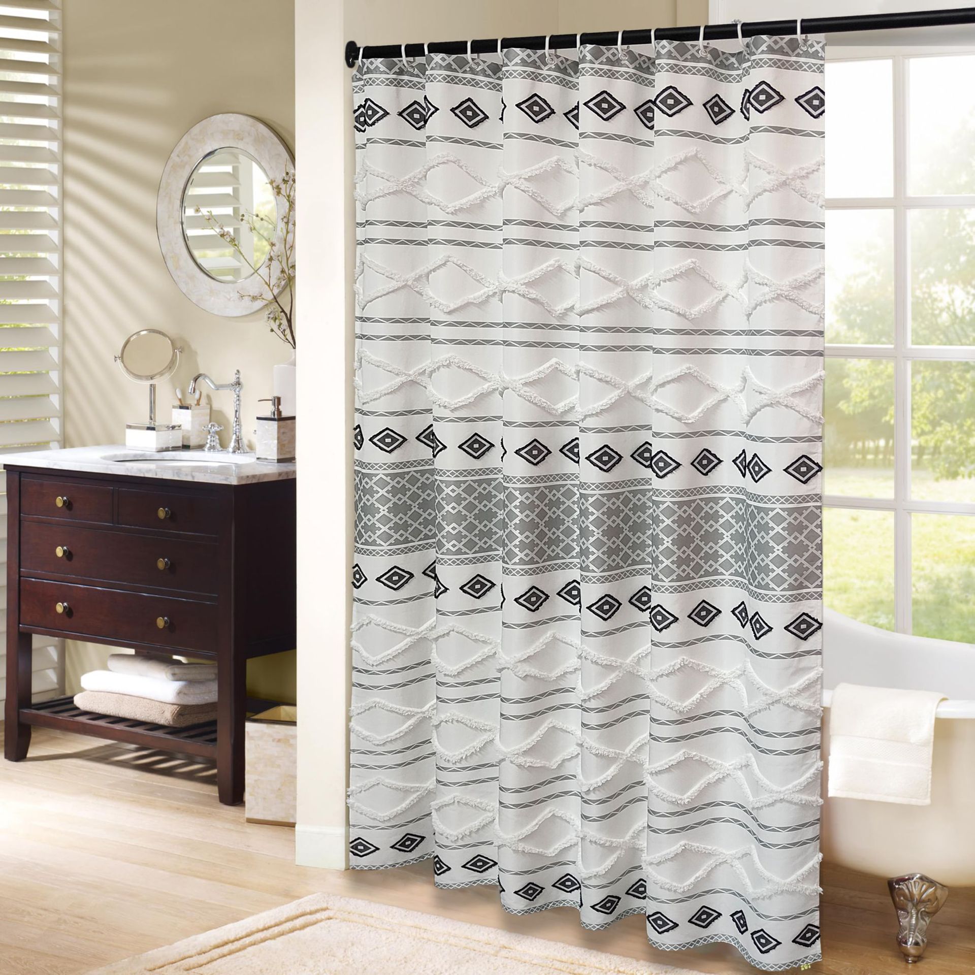 Amazon's New Bohemian Cut-Flower Patterned Polyester Fabric Shower Curtain, Waterproof and Thickened, for Home Use in the Bathroom