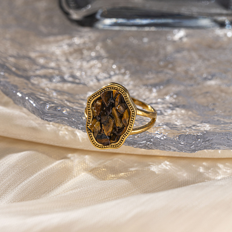 Anillo de acero de titanio de 18 quilates de oro triturado de piedra natural irregular en acero inoxidable de alta calidad joyas de moda transfronterizas