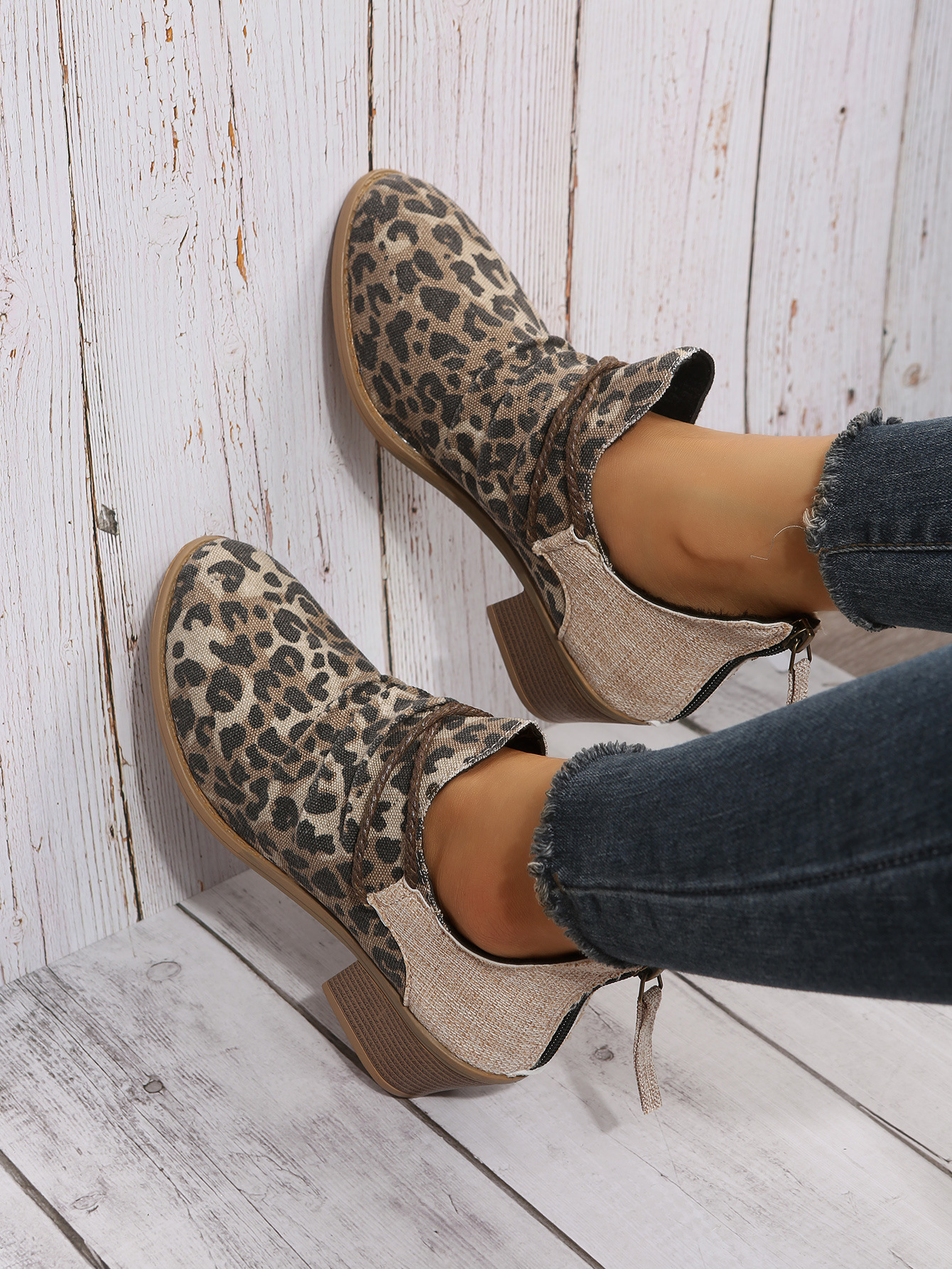 Dame ankelstøvler med spiss tå og firkantet hæl_voghion.com