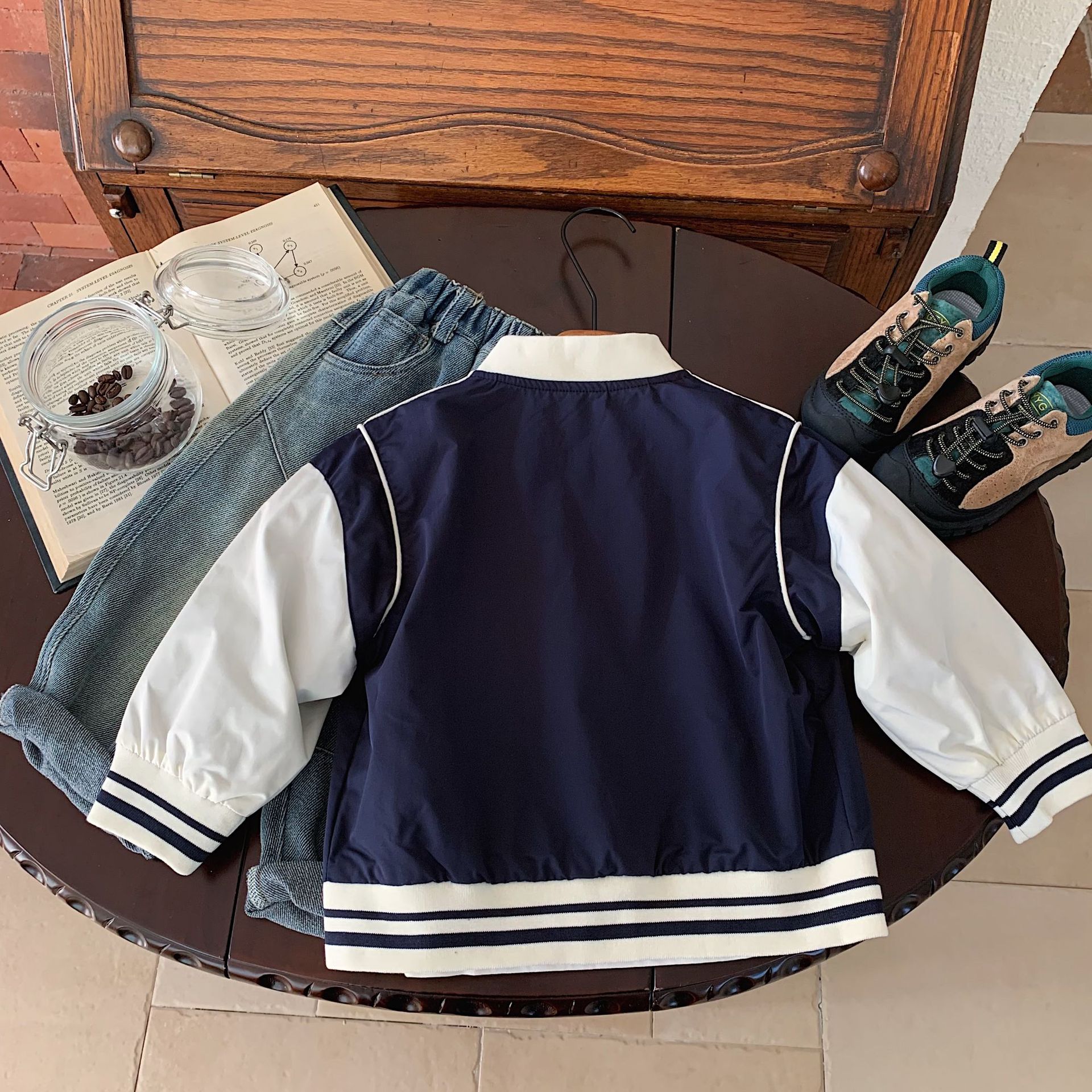 Manteau d'automne pour garçons 2024 nouvel article pour garçons et filles, version coréenne d'un ensemble de combinaison de baseball élégant pour enfants_voghion.com