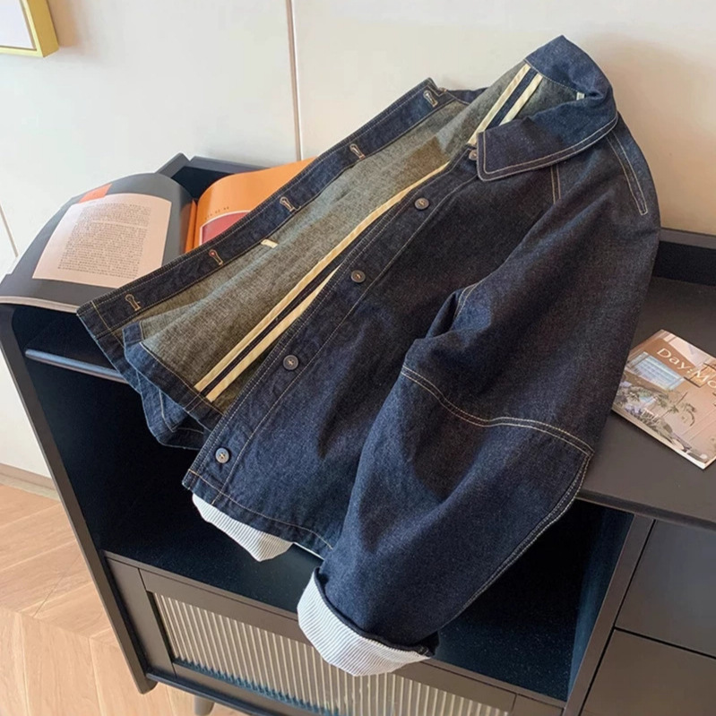Japanese retro style denim jacket with visible stitching and a turn-down collar, new style for spring and autumn 2026, casual and relaxed, slimming jacket top.