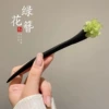 Зелёный цветок, заколка