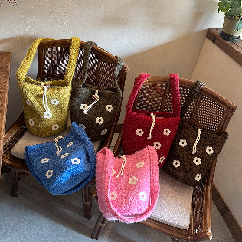 Autumn and Winter New Plush Flower Embroidery One-Piece Bucket Fashion Large-Capacity Bag Crossbody Bag