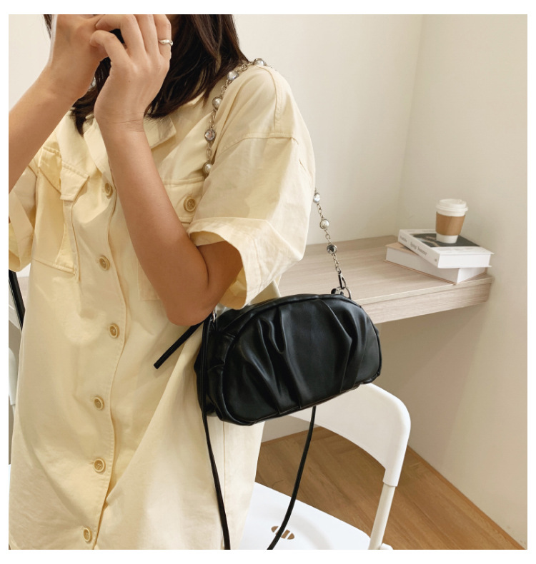 Wholesale Soft Pu Fold Pearl Chain Single Shoulder Handbag Nihaojewelry display picture 98