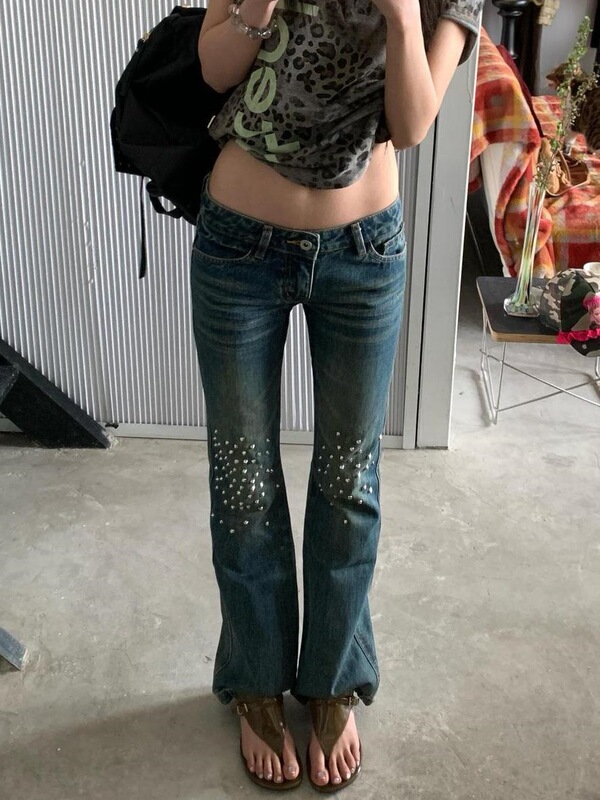 American Retro Style Plus-Size Washed Vintage Knee-Studded Flared Jeans for Women, Slim Fit, Flattering, with a Draping Effect
