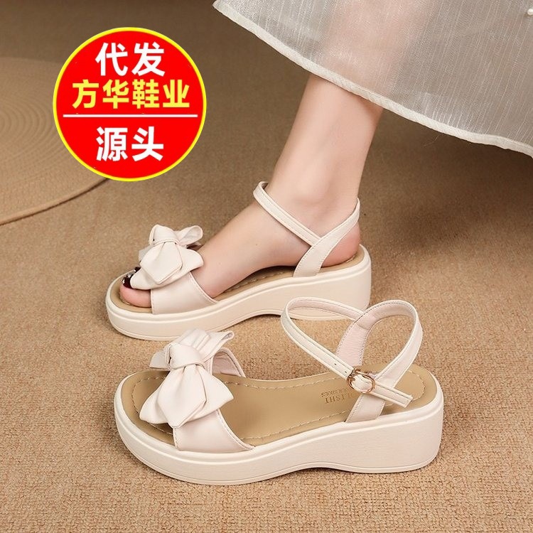 Sandalias de arco simples y versátiles para mujeres 2026 verano nuevo tipo con sandalias suaves transpirables zapatos de playa antideslizantes