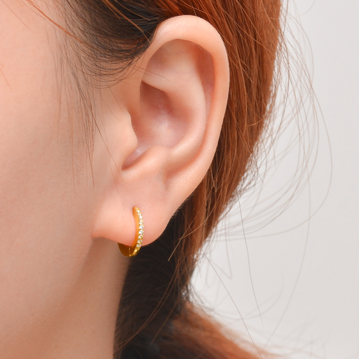 Amazonの人気のシンプルでファッショナブルで多用途なイヤリング、ダイヤモンドがちりばめられたジルコンイヤリング、女性用インスタイルイヤリング、パーソナライズされたイヤリング