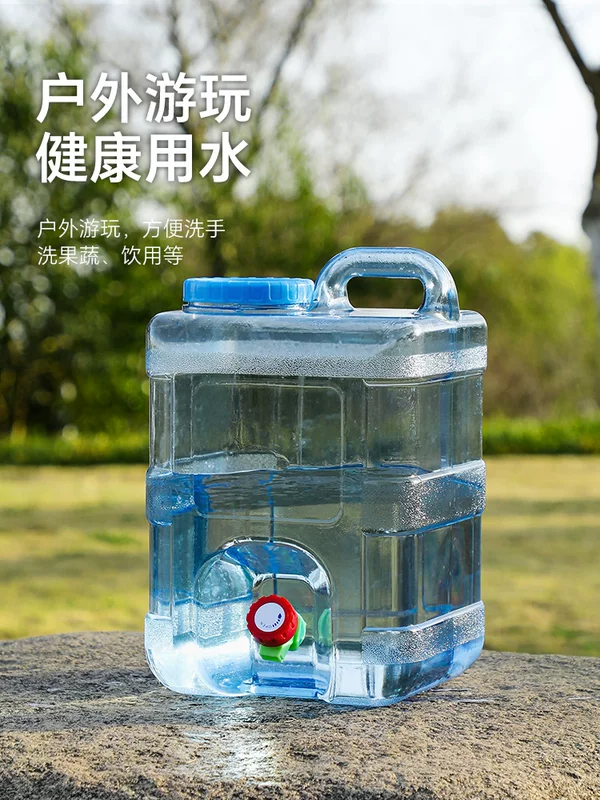 Handheld capacious bucket for camping