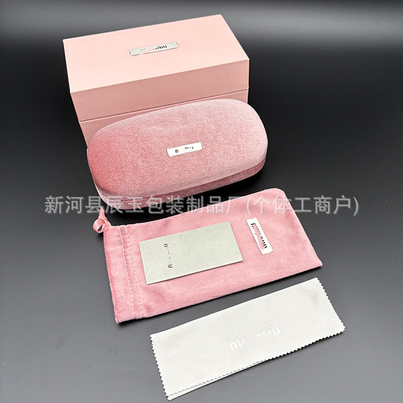 The factory is now shipping Miu Miu glasses cases, pink velvet glasses cases, high-quality sunglasses cases, and prescription glasses cases