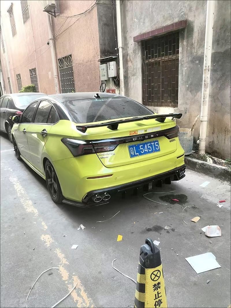 Automobile general tail three-compartment non-perforated paste-type aircraft wing brand new large tail moving running wing modification parts