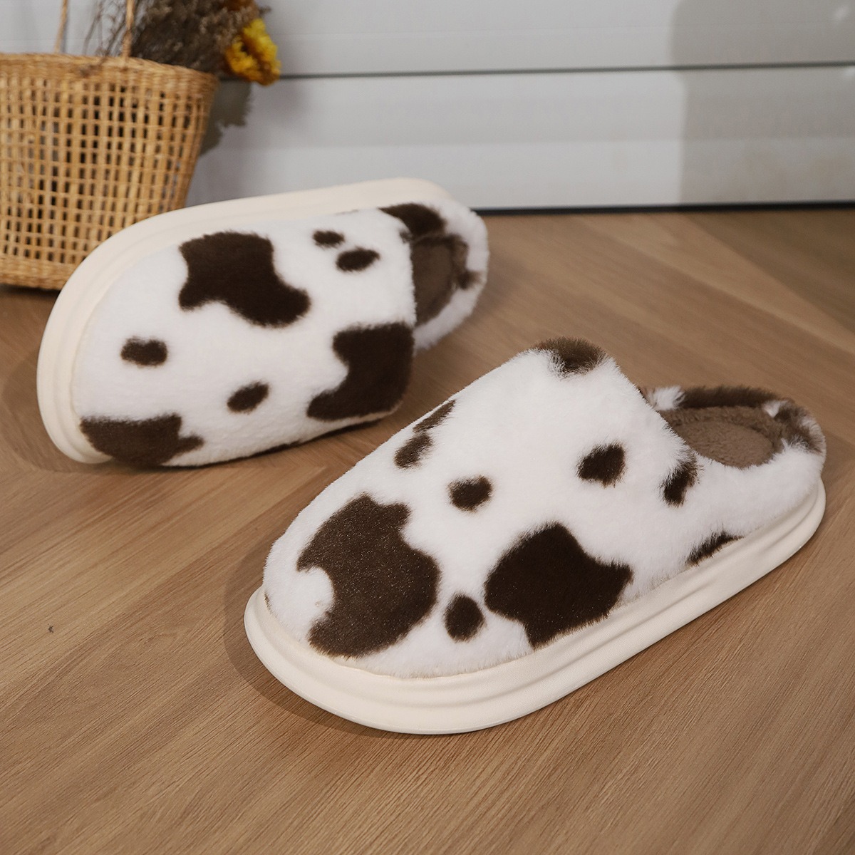 New spotted plush slippers at home comfortable warm bun head non-slip plus fleece thick couple cotton slippers_voghion.com