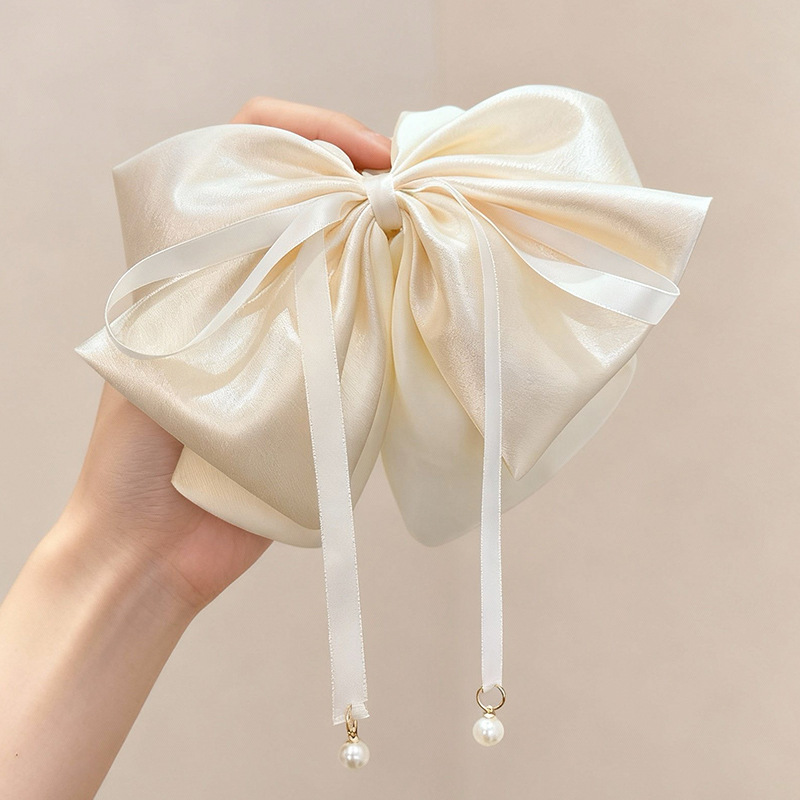 Большой белый хвостик с бантиком