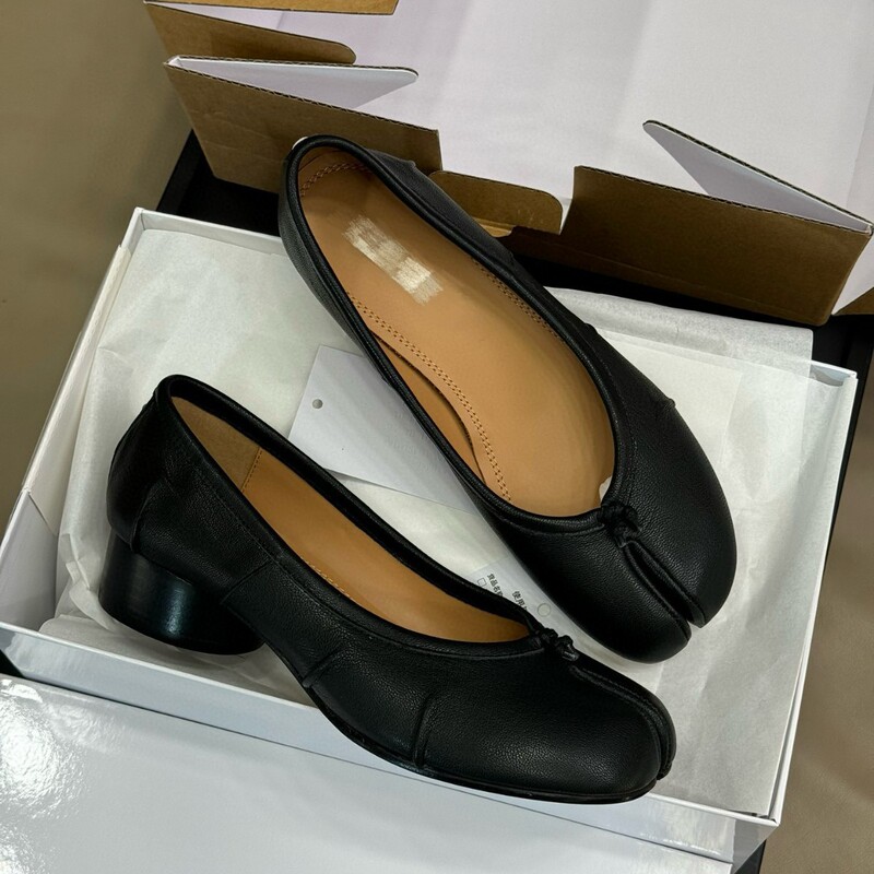 Top-Quality Pleated Split-Toe Shoes for Women, 2026 Spring New Style Pig's Hoof Tabi Mid-Heel Ballet Shoes, Shallow High-Heeled Single Shoes