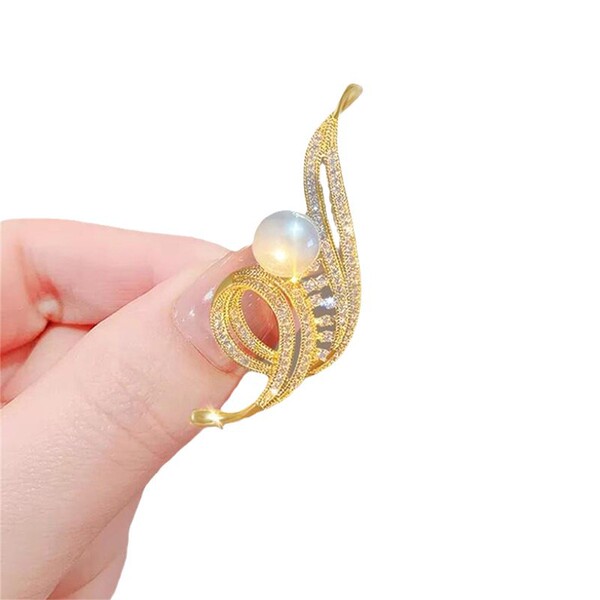 fashionable sophisticated elegant brooch