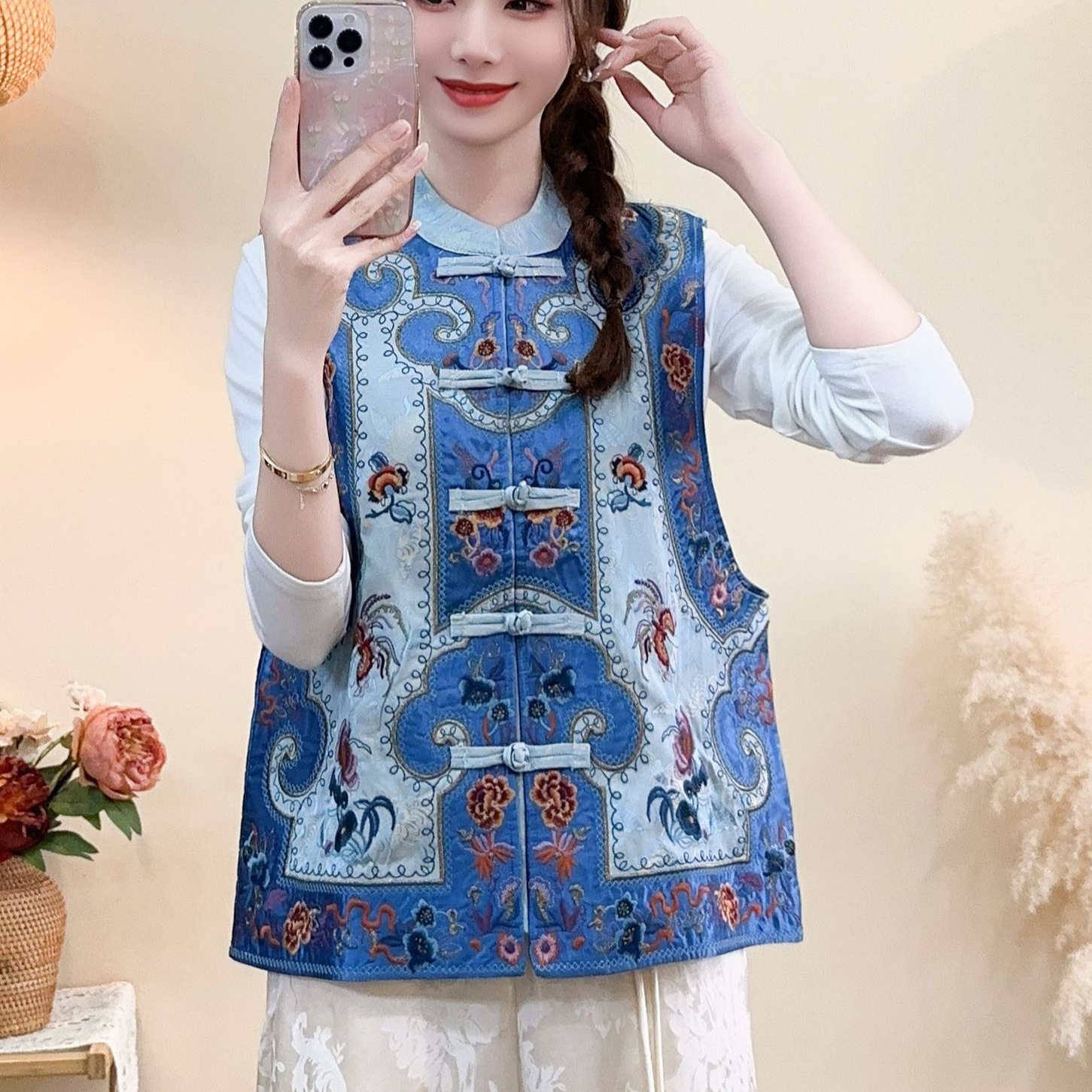 Spring and Summer 2025 New Round Neck Buckle Stitching Vest Contrast Ethnic Embroidered Satin Jacquard Vest for Women