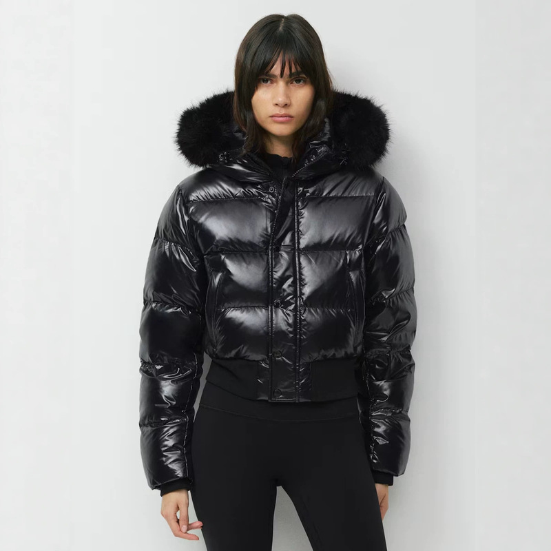 Aritzia new winter short down jacket with hood, fur collar, zipper, warm and suitable for commuting Aritzia new winter short down jacket with hood, fur collar, zipper, warm and suitable for commuting