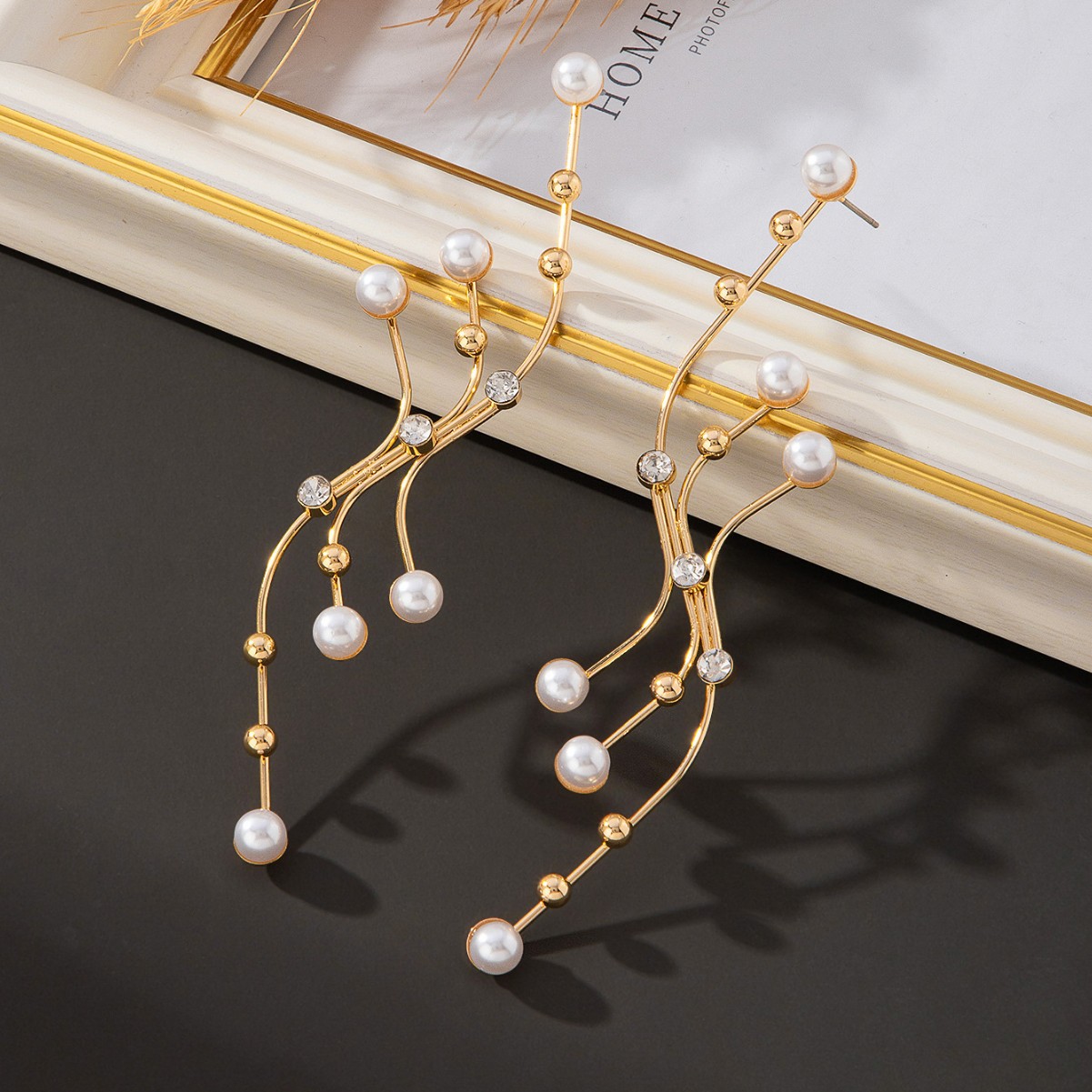 Fashionable trend geometric creative golden earrings pearl
