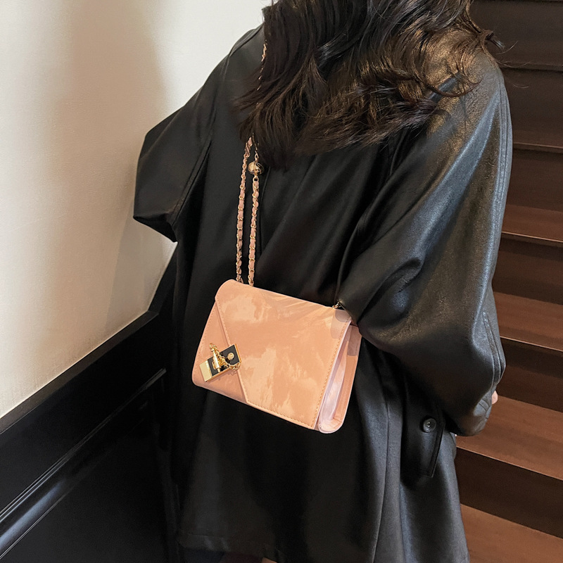 Bolso de tendencia transfronteriza de cadenas pequeñas mujeres otoño / invierno 2025 nuevo estilo universal bolso de hombro casual alta sensación de mochila