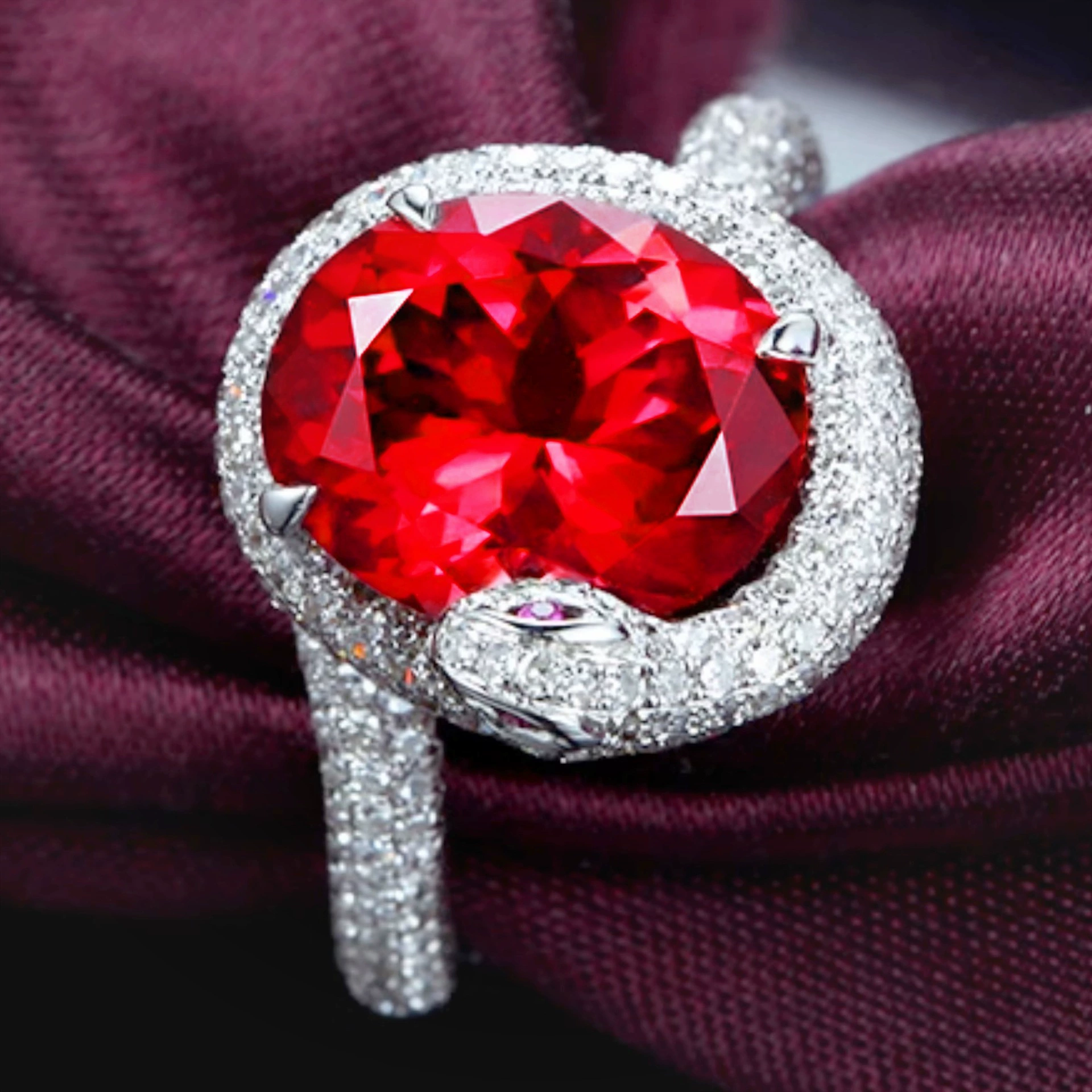 Рубиновые турмалины кольцо, 750 проба золота, с gem