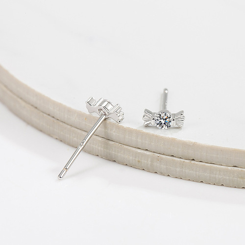 Knock on mini sparkling diamonds, cute candy earrings, exquisite ear care, simple style, no need to take off student earrings when sleeping 