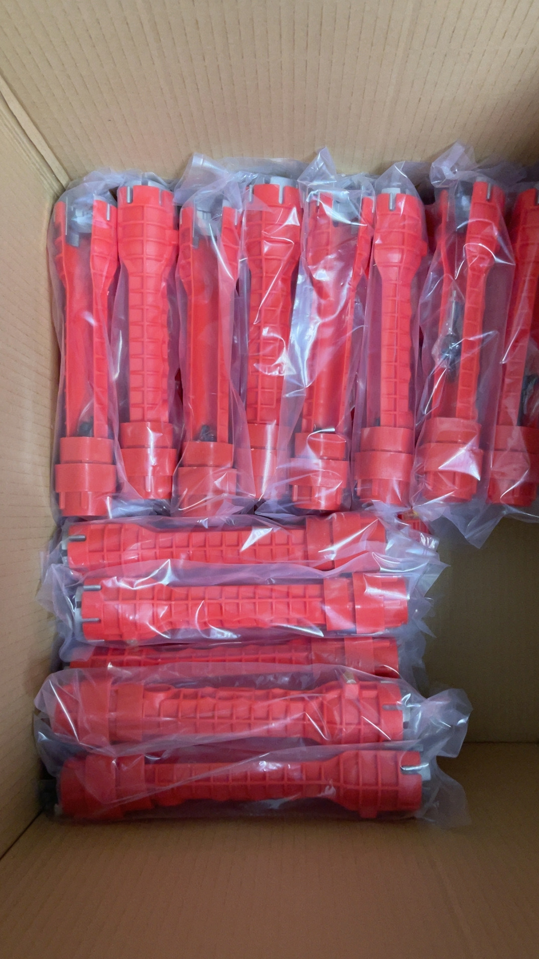 Directo de fábrica multi-función llave del fregadero nuevo grifo de tubería de agua de ocho en uno Instalación de baño herramienta especial Dios