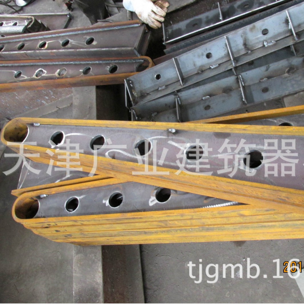 桥梁护栏支架 桥梁钢模板建筑钢模板方柱钢模板圆柱钢模板