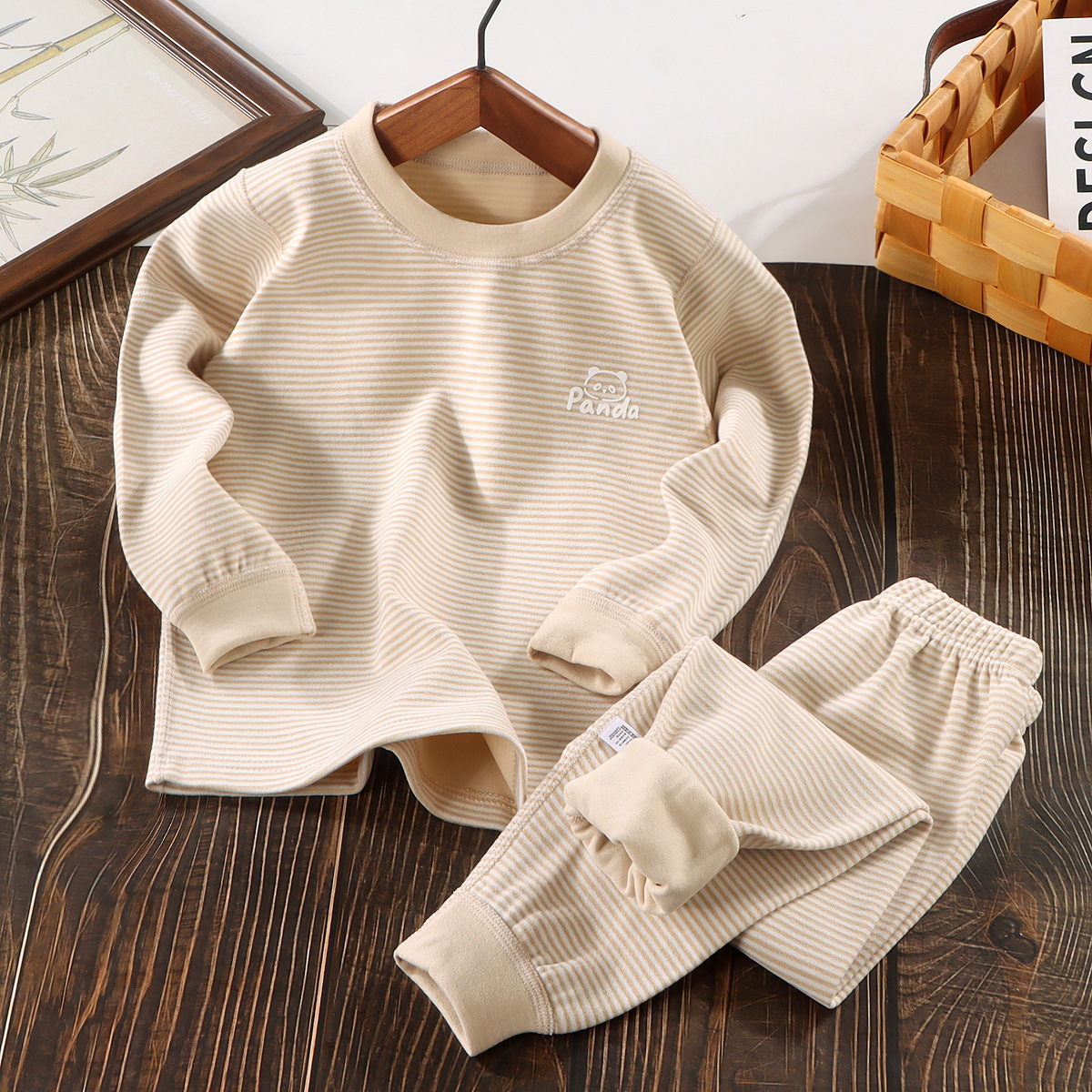 Niños de otoño y invierno lana seda abrigo de otoño pantalones de otoño hombres y mujeres rayas sin hueso conjunto de ropa de hogar caliente para niños mayores