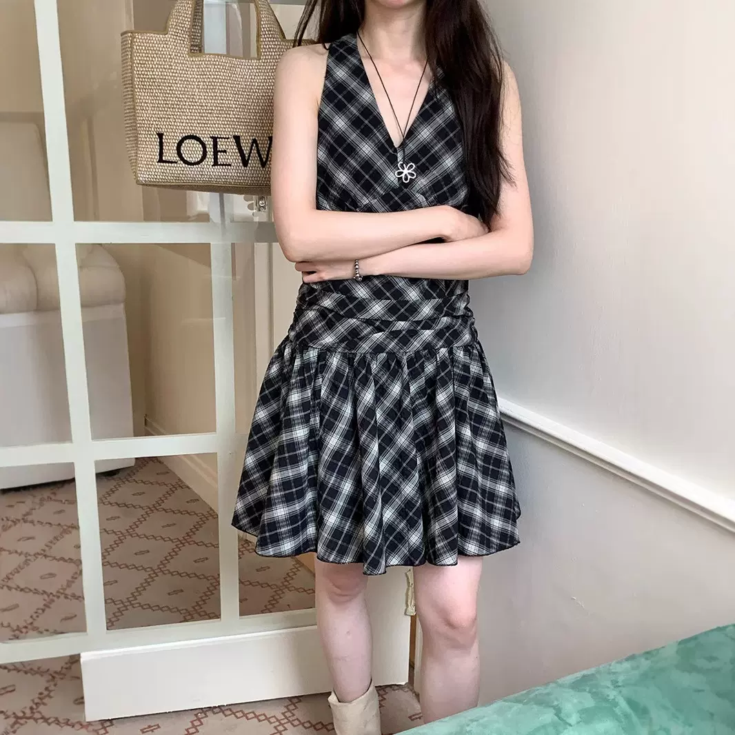 薇颂女装复古短款格纹背心裙2025夏季新款韩版v领无袖挂脖连衣裙