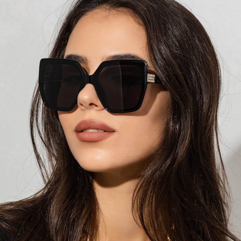 Elegant Retro Fashion Women's Sunglasses display picture 1