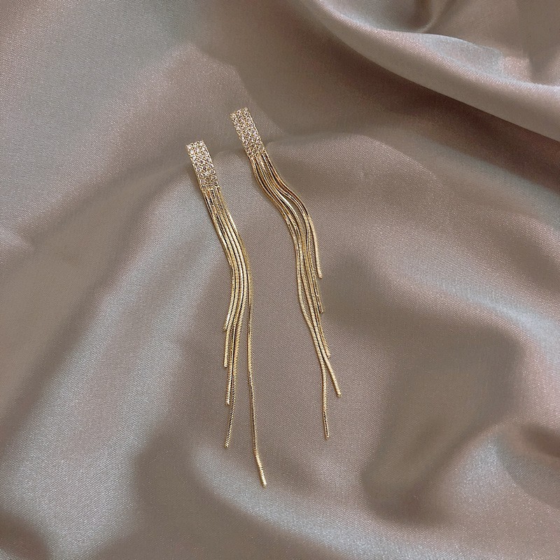 Pendientes de borla de hojas de diamantes súper parpadeantes de plata Pendientes de temperamento de moda Pendientes de diseño de nicho femenino Lujo ligero y de alta gama