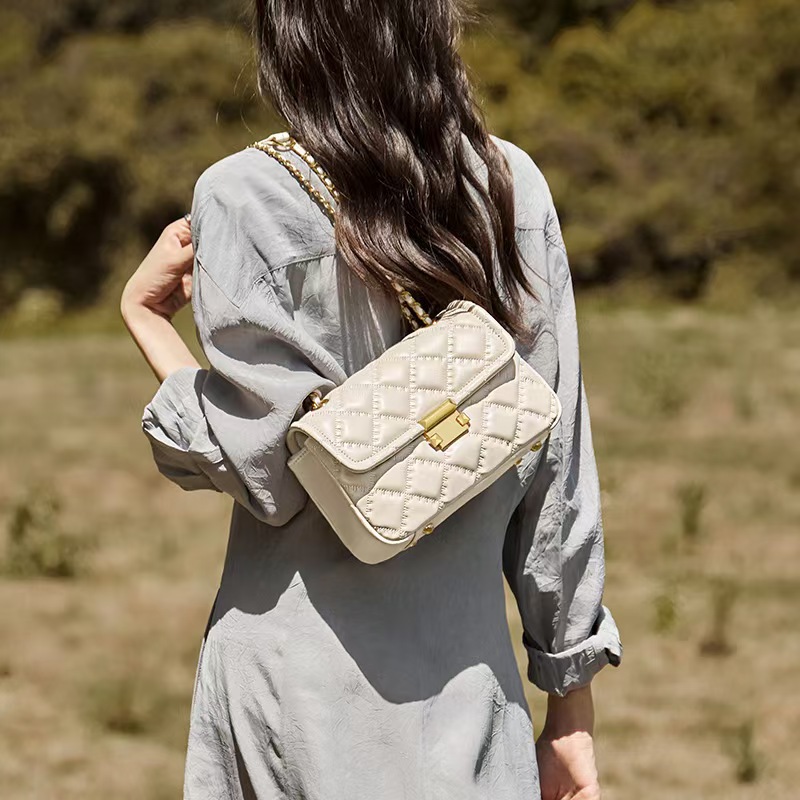 Trendy Women's Crossbody Designer Quilted PU Versatile Commuting Date Small Square Bag_voghion.com