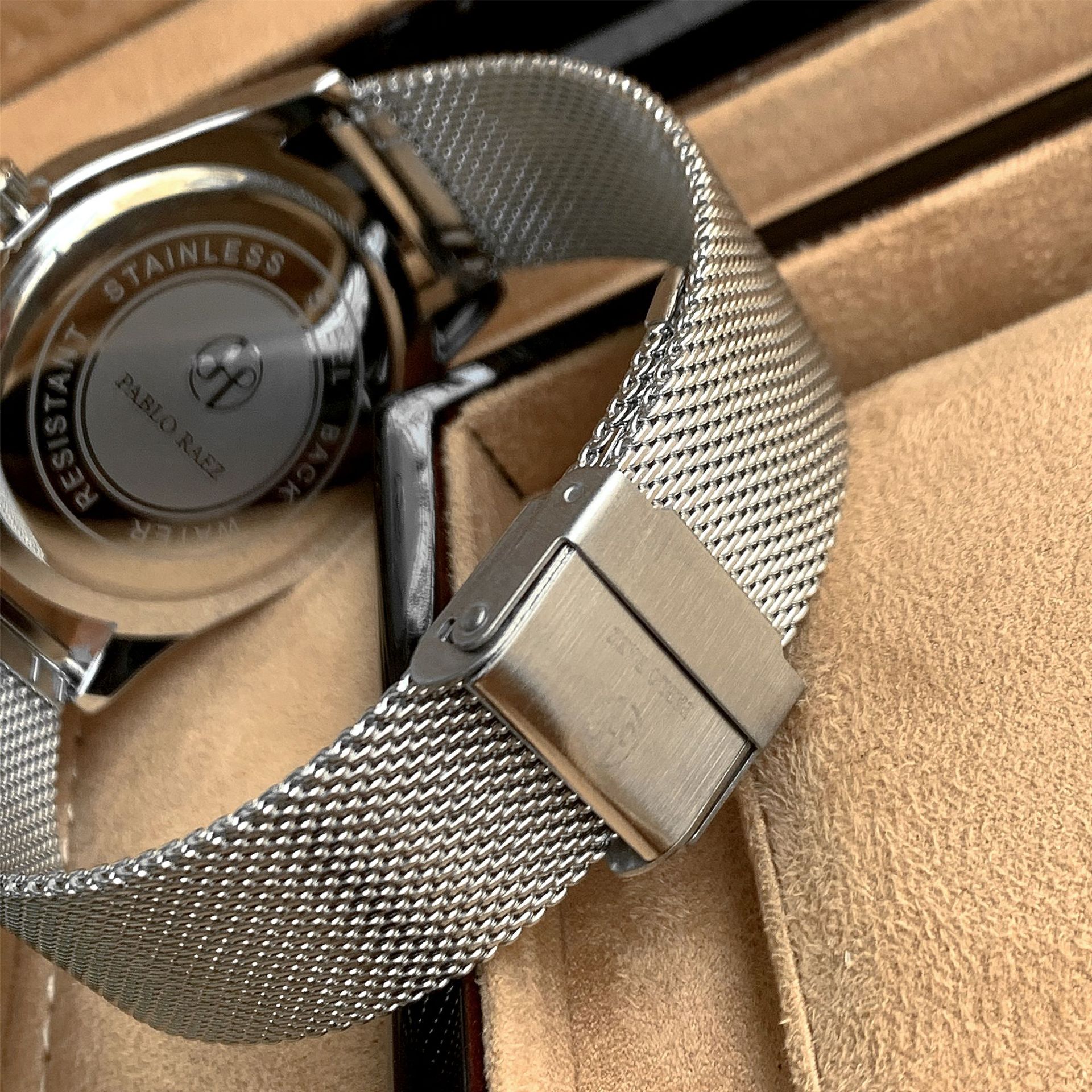 Douyin live broadcast popular men's high-quality stainless steel watches with good looks and cross-border e-commerce hosting and wholesale delivery_voghion.com