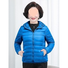 中老年人超轻薄加肥加大码女士羽绒服小款连帽宽松胖妈妈装200斤