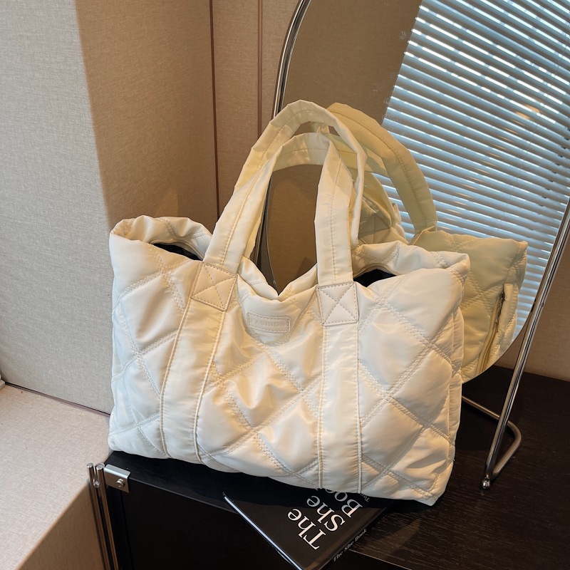 Bolsa universal Lingerie Tote 2024, otoño y invierno, nuevo estilo, bolsas de mano, bolsas de compras de moda de gran capacidad para mujeres.