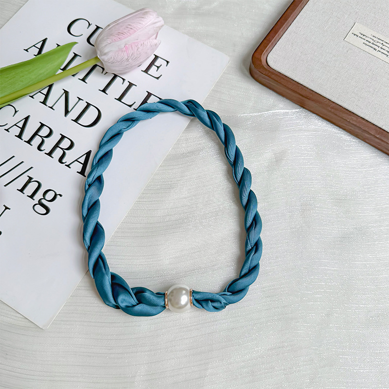 Collar de perlas de hebilla de atracción primavera y otoño verano decoración de cuello pequeña bufandas de mujer camisa de pañuelo de seda girada al por mayor