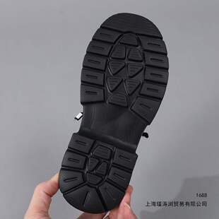 ��ɫ���e���^��Ӣ����ƤЬ��Ь��׳�Ь�ٴ�һ�_�ŕr�г�������Ь