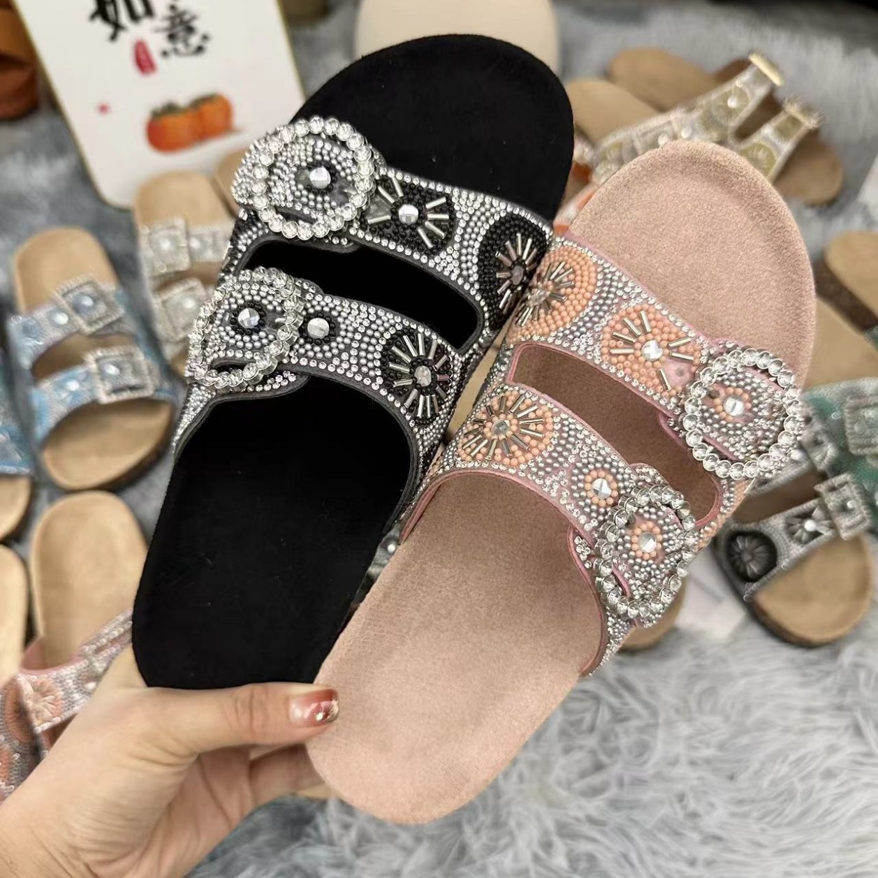 2025 Europa y los Estados Unidos comercio exterior transfronterizo de gran tamaño zapatillas de verano de moda perforación hebilla fábrica de zapatillas de corcho de pino