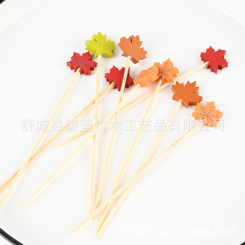Mayorista palo de fruta de arce palo de bambú creativo pastel de decoración horquilla de fruta fabricante de palo de fruta creativo