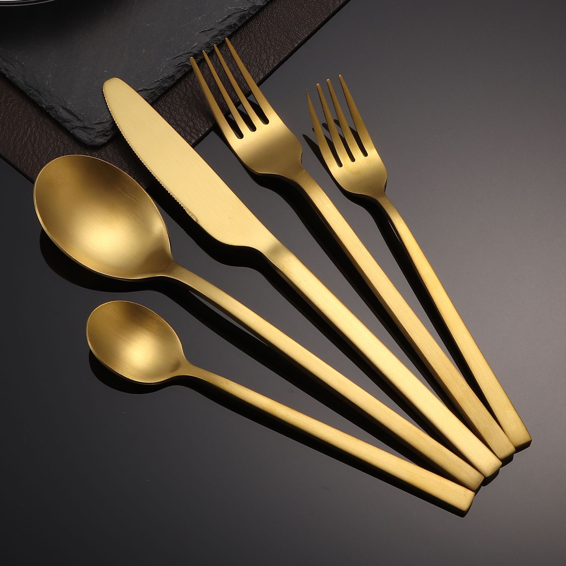 430 cuchillo de acero inoxidable cuchillo de arena cuchara hotel de lujo ligero oro engrosado set de platos set de cinco piezas
